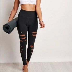 ALO Yoga Women's Warrior Ripped Athletic Leggings in Black. Size XS